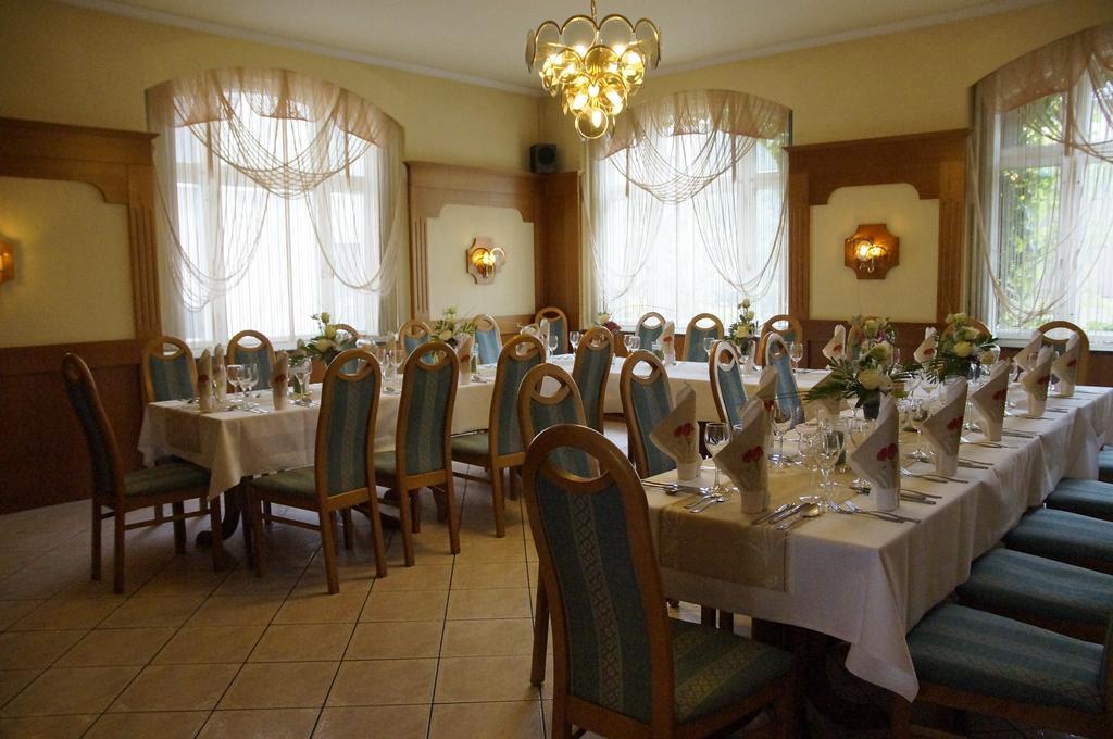 Ratskeller Thum Hotel Екстериор снимка