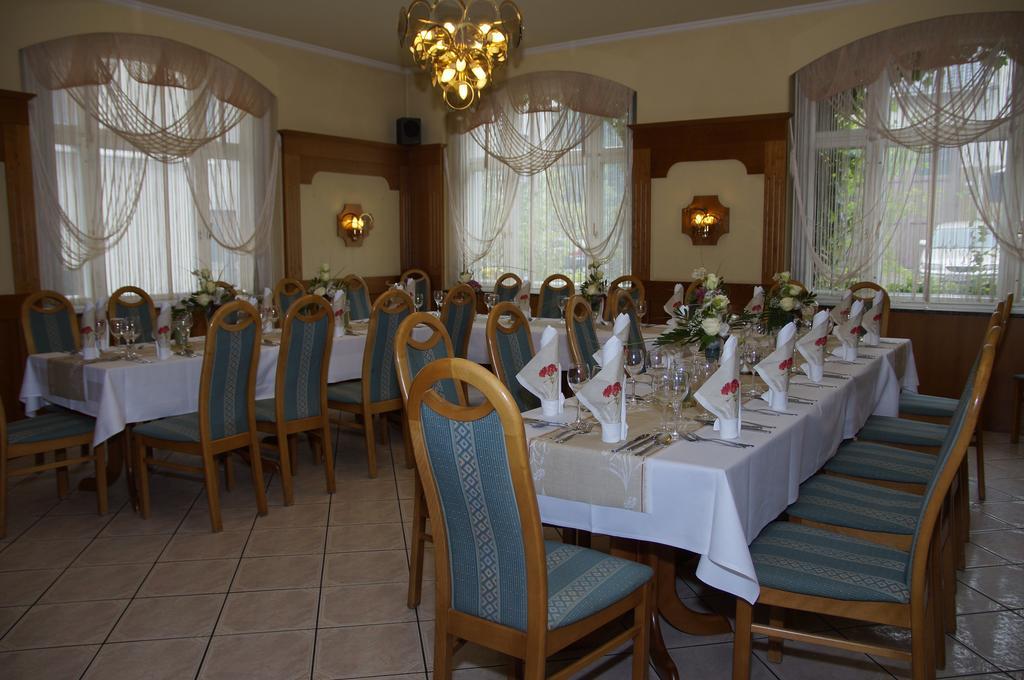 Ratskeller Thum Hotel Екстериор снимка