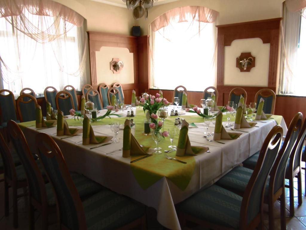 Ratskeller Thum Hotel Екстериор снимка